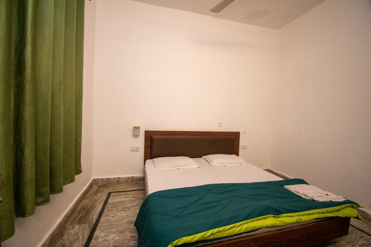 Unplan By Tatsat Hostel ริชิเคช ภายนอก รูปภาพ